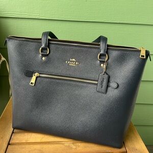 NWT Coach Leather Gallery Tote in Navy